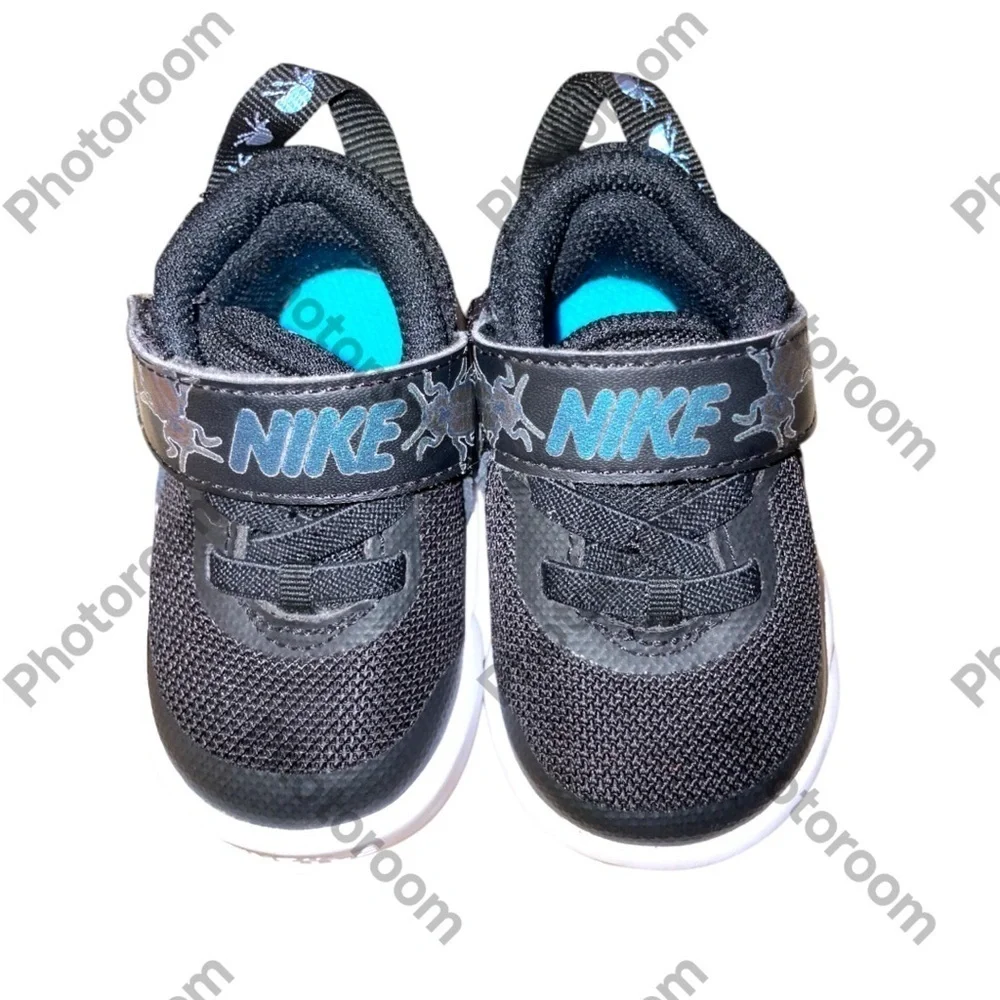 NWOT Nike Baby/toddler Team Hustle size  3C Black and blue.